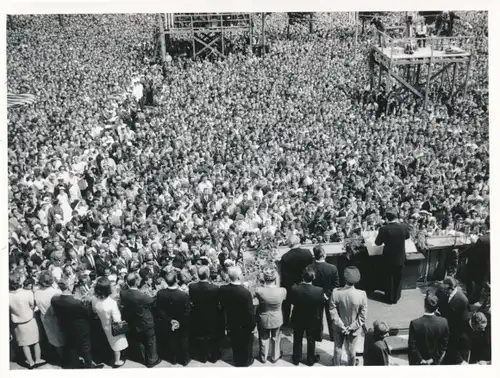 Foto Berlin Schöneberg, Bert Sass, Rathaus, US Präsident John F. Kennedy zu Besuch 1963, Rede