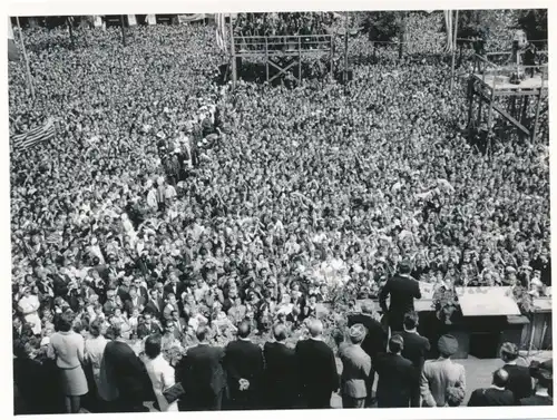 Foto Berlin Schöneberg, Bert Sass, Rathaus, US Präsident John F. Kennedy zu Besuch 1963, Rede