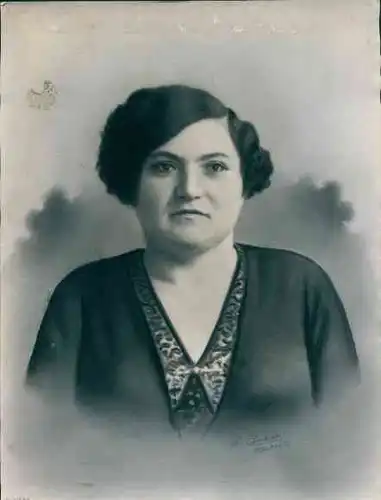 Foto Combalie, Henri, Toulouse, Portraitfotografie, Frau mit Kurzhaarfrisur