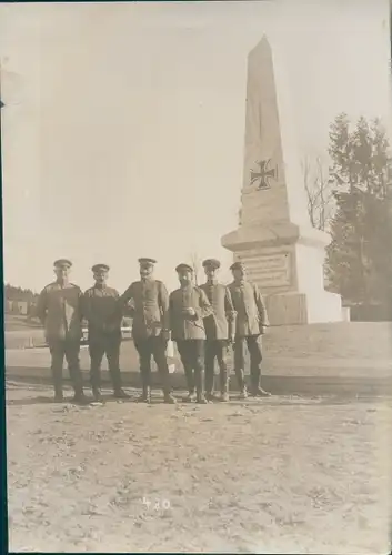 Foto Tucholka Ukraine, Oberstabsarzt Dr. Jaehn, Erbauer Denkmal, Sanitätspersonal