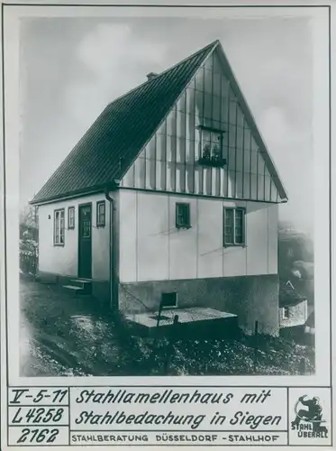 Foto Siegen in Westfalen, Stahllamellenhaus mit Stahlbedachung