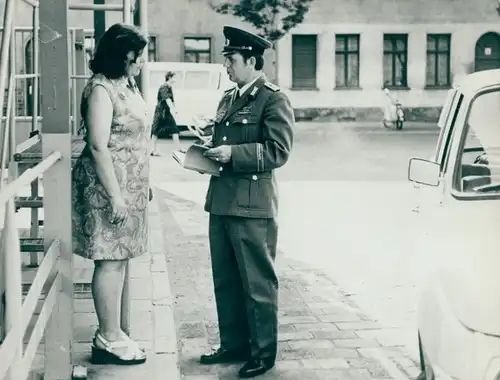 Foto Magdeburg an der Elbe, Volkspolizist der DDR, Betriebsschutz