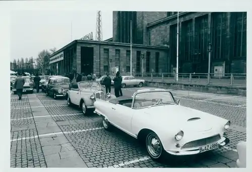 Foto Autos, Cabriolet, Aufstellung zum Autokorso auf dem Vorplatz der AMK