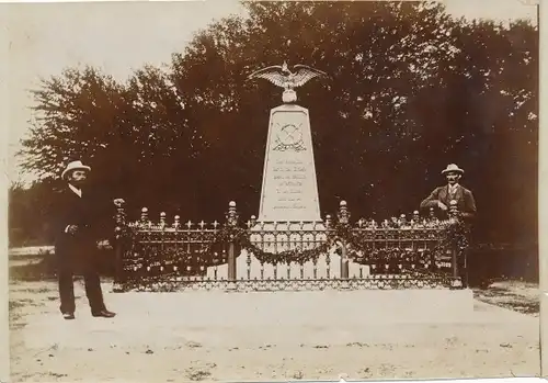 Foto DSW Afrika Namibia, ca 1900 - 1904, Denkmal für Gefallene gegen den Stamm der Wilboois 1893