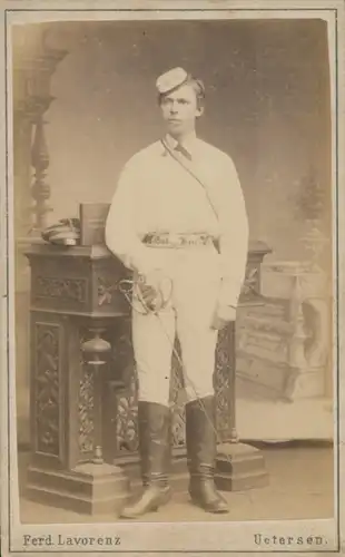 Studentika Foto Uetersen in Holstein, Student, Degen, Fechtmontur, Standportrait