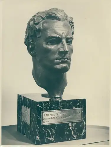 Foto Wien, Büste, Ehrenpreis des Führers, Internationales Reit- u. Fahrturnier 1939, Foto Weskamp