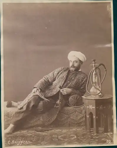 Foto Osmanisches Reich, um 1880, Osmane am Shisha rauchen, Turban, Fotograf G. Berggren