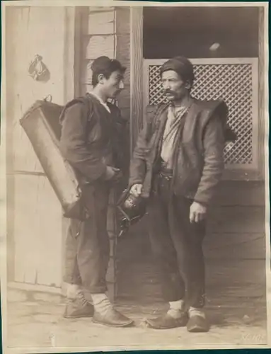 Foto Osmanisches Reich, um 1880, Osmanische Männer mit Gepäck, Fotograf G. Berggren