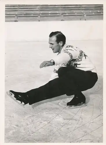 Foto Weltmeister und Olympiasieger im Eiskunstlauf Dick Rutton beim Training 1952