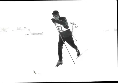 Foto Garmisch Partenkirchen, Wintersport, Skiläufer de Dorego, Startnummer 82