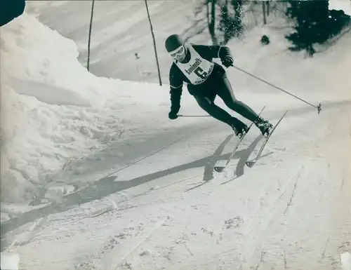 Foto Wintersport, Chamonix, Skifahrer bei der Abfahrt, Startnr. 8