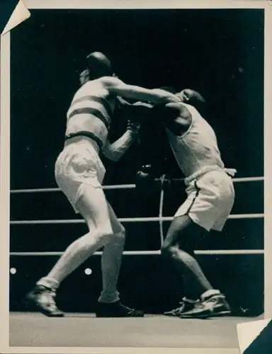 Foto Boxkampf zwischen John Treadaway, Großbritannien, und Hietta ?, Uruguay