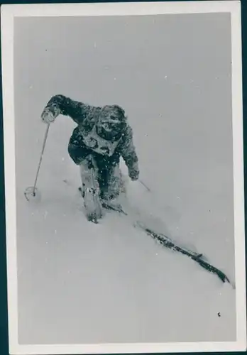 Foto Wintersport, Skilangläufer nach einem Sturz