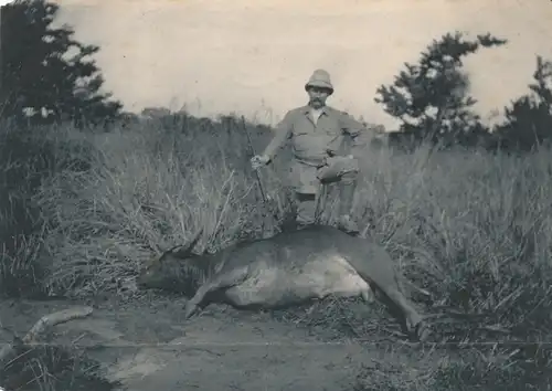 Foto Sri Lanka, Watuwatte Estate, Jäger, Erlegter Wasserbüffel