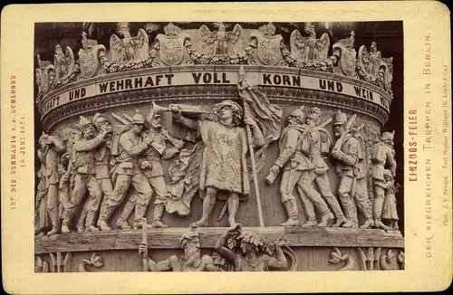 Foto Berlin, Einzugsfeier der Siegreichen Truppen, Germania vor dem Schlosse 1871, Relief