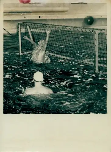 Foto Wasserball, Winter Rundenspiele 1951, SG Union Oberschöneweide SG Weißensee, Torsteher Landgraf