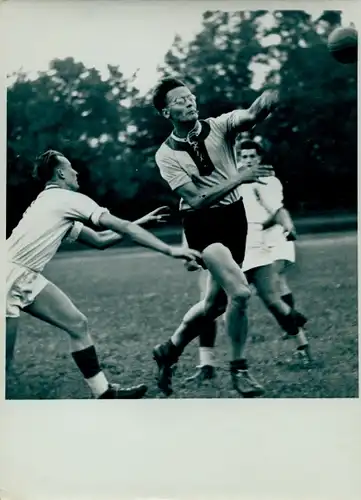 Foto Berlin Weißensee, Handball, DDR Auswahl geg. Bezirksauswahl Berlin 1955, Buschallee, Langhoff