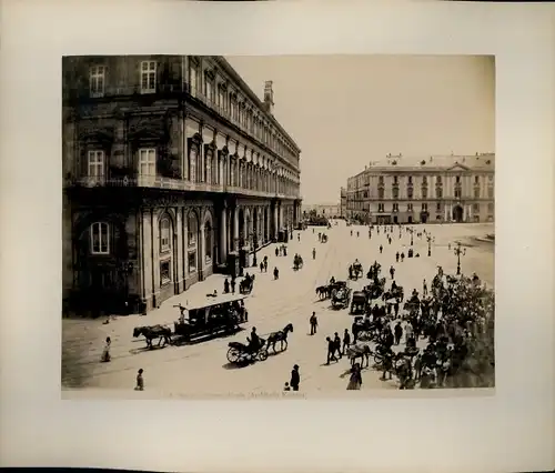 Foto um 1880, Napoli Neapel Campania, Palazzo Reale, Platzansicht, Pferdeomnibus, Kutschen