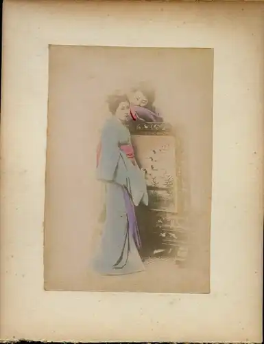 Foto Japan, Japanerinnen in Kimonos, Park