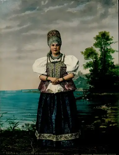 Foto Frau in russischer ? Tracht