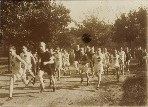 Foto Berlin, BSC Lok Waldlauf 1924, Start zum Lauf der alten Herren, 1. SCC