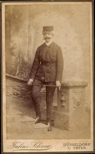 CdV Mann in Uniform, Monokel, Gehstock