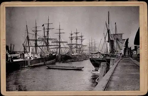 Foto Hamburg, Sandquai, Segelschiffe im Hafen