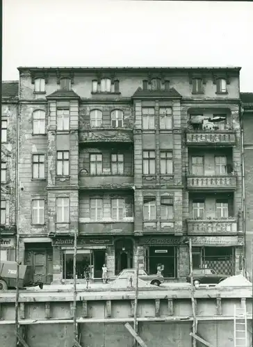 Foto Berlin Lichtenberg Alt Friedrichsfelde, Alte Gebäude, Geschäfte, Straßenbau