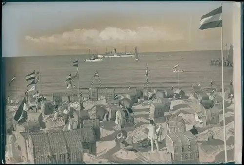 Foto Ostseebad Göhren auf Rügen, Strandleben, Ankunft des Stettiner Dampfers