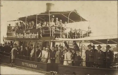 Foto Ak Große Hafen-Rundfahrt Tettenborn, Touristen, Salondampfer