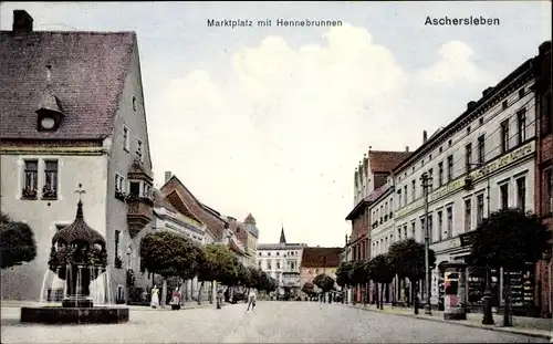 Ak Aschersleben im Salzlandkreis, Marktplatz mit Hennebrunnen