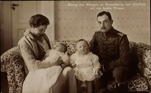 Ak Herzog Ernst August von Braunschweig, Prinzessin Victoria Luise von Preußen, Prinzen