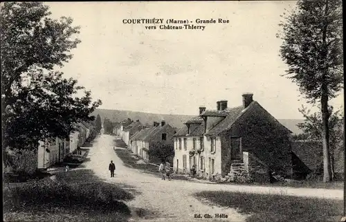 Ak Courthiezy Marne, Grande Rue vers Chateau-Thierry