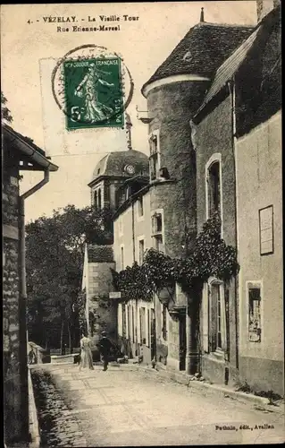 Ak Vézelay Yonne, Rue Étienne Marcel, Tour