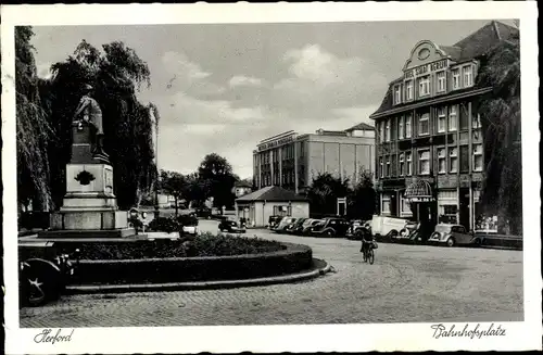 Ak Herford in Westfalen, Partie am Bahnhofsplatz, Denkmal, Hotel Stadt Berlin