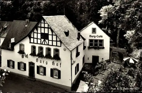 Ak Niedermanscherscheid Manderscheid Eifel, Blick auf den Burg Hof mit Café