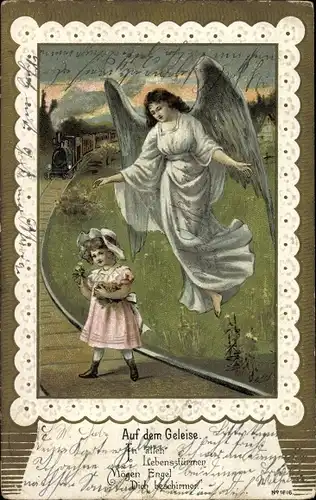 Präge Passepartout Ak Auf dem Geleise, Schutzengel, Mädchen m. Blumen, Eisenbahn