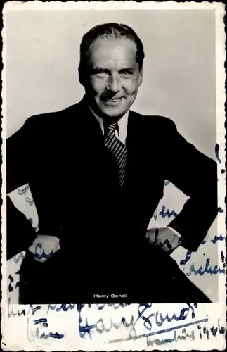 Foto Ak Schauspieler Harry Gondi, Portrait im Anzug mit Krawatte
