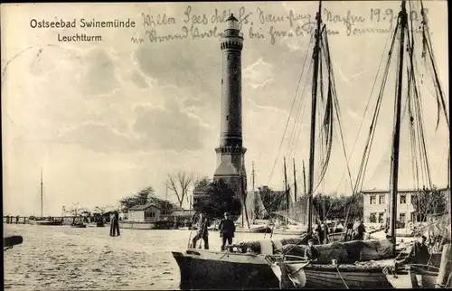 Ak Świnoujście Swinemünde Pommern, Leuchtturm, Fischerboote