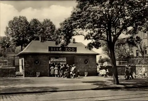 Ak Halle an der Saale, Bergzoo, Zoo-EIngang, Besucher