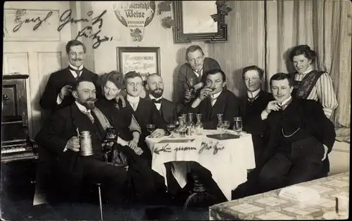 Foto Ak Memmingen in Schwaben, Personen in einem Gasthaus, Fritz Scholz