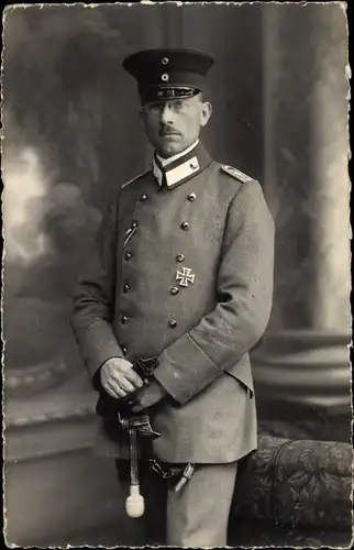 Foto Ak Deutscher Soldat in Uniform, Portrait, Eisernes Kreuz