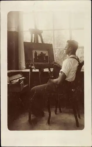 Foto Ak Mann vor der Staffelei, Maler, Portrait 1920