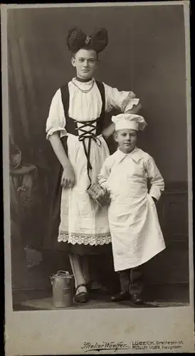 CdV Junge Frau in Trachtenkostüm, Junge als Koch, Frieda Hausbergs Verlobung in Lübeck 1909