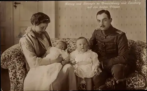 Ak Herzog Ernst August von Braunschweig, Prinzessin Victoria Luise von Preußen, Prinzen