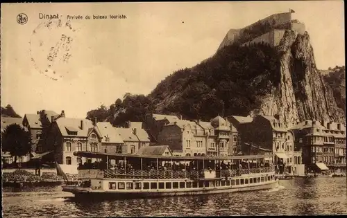 Ak Dinant Wallonien Namur, Arrivée du Bateau Touriste, Wasserpartie mit Dampfer