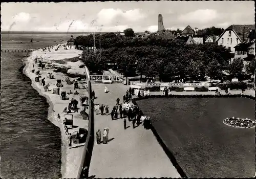 Ak Ostseebad Laboe, Promenade, Marine Ehrenmal im Hintergrund