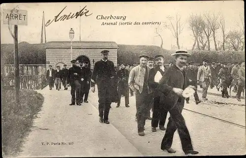 Ak Cherbourg Manche, Le sortie des Ouvriers de l'Arsenal