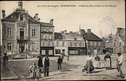Ak Montebourg Manche, L'Hotel de Ville et Place du Petit-Marché