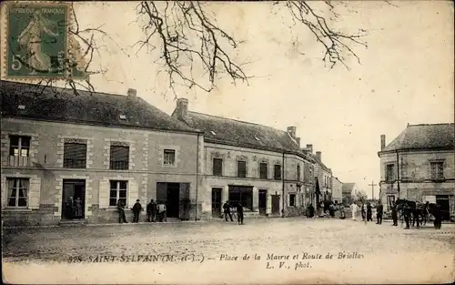 Ak Saint Sylvain Maine et Loire, Place de la Mairie et Route de Briollay